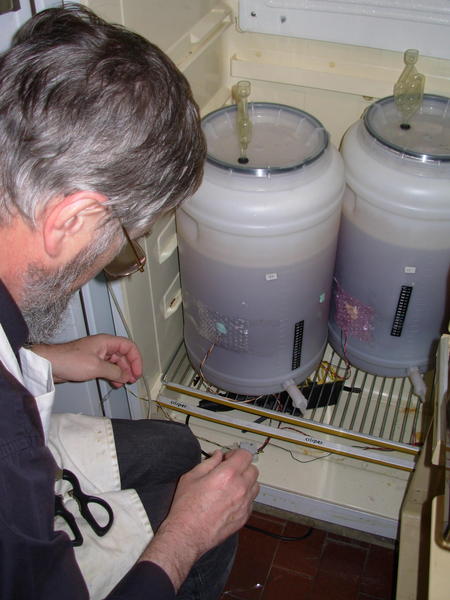 https://lemis.nyc3.digitaloceanspaces.com/grog/Photos/20060924/small/attach-probe-8.jpeg
