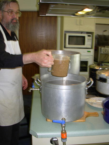 https://lemis.nyc3.digitaloceanspaces.com/grog/Photos/20060924/small/sparge-2.jpeg