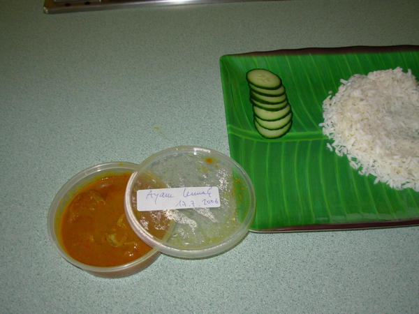 https://lemis.nyc3.digitaloceanspaces.com/grog/Photos/20061130/small/nasi-lemak-2.jpeg