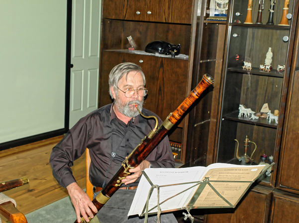 https://lemis.nyc3.digitaloceanspaces.com/grog/Photos/20080316/small/grog-with-savary-1847-2.jpeg