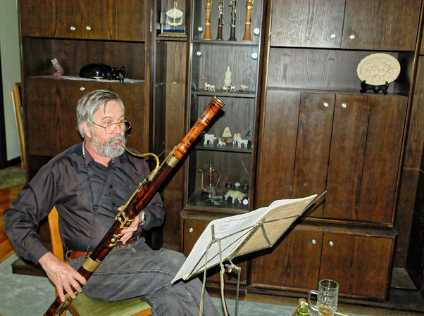 https://lemis.nyc3.digitaloceanspaces.com/grog/Photos/20080316/small/grog-with-savary-1847-3.jpeg