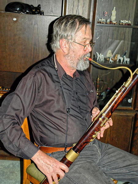 https://lemis.nyc3.digitaloceanspaces.com/grog/Photos/20080316/small/grog-with-savary-1847-8.jpeg