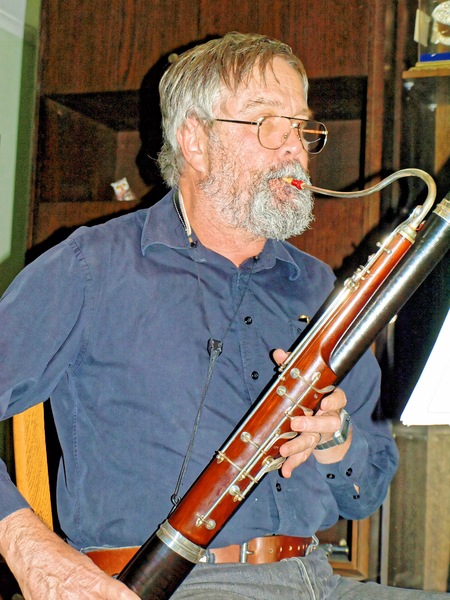 https://lemis.nyc3.digitaloceanspaces.com/grog/Photos/20080318/small/triebert-2.jpeg