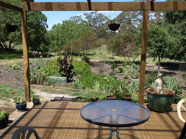 https://lemis.nyc3.digitaloceanspaces.com/grog/Photos/20090108/small/verandah-2-olympus.jpeg