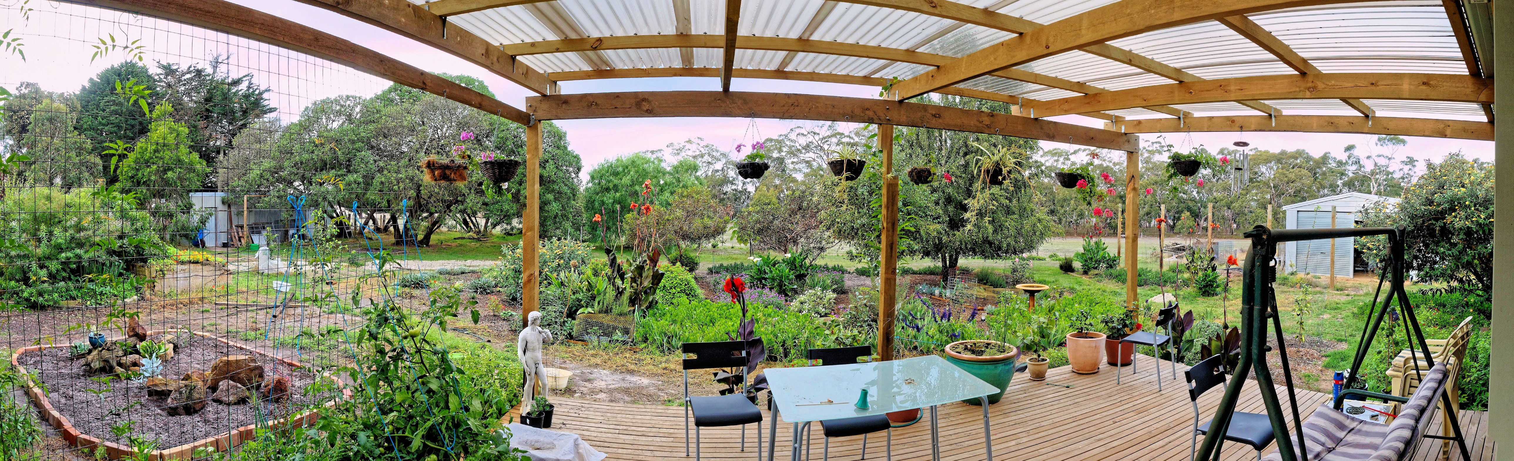 https://lemis.nyc3.digitaloceanspaces.com/grog/Photos/20090411/big/verandah-pano-2.jpeg