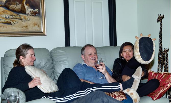 https://lemis.nyc3.digitaloceanspaces.com/grog/Photos/20090609/small/Chris-David-Fifi-4.jpeg