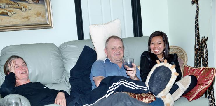 https://lemis.nyc3.digitaloceanspaces.com/grog/Photos/20090609/small/Chris-David-Fifi-6.jpeg