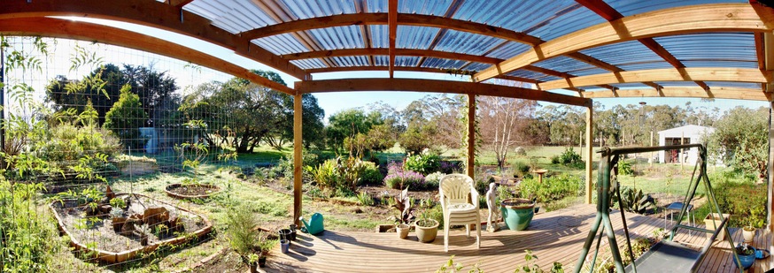 https://lemis.nyc3.digitaloceanspaces.com/grog/Photos/20090627/small/verandah-panorama.jpeg