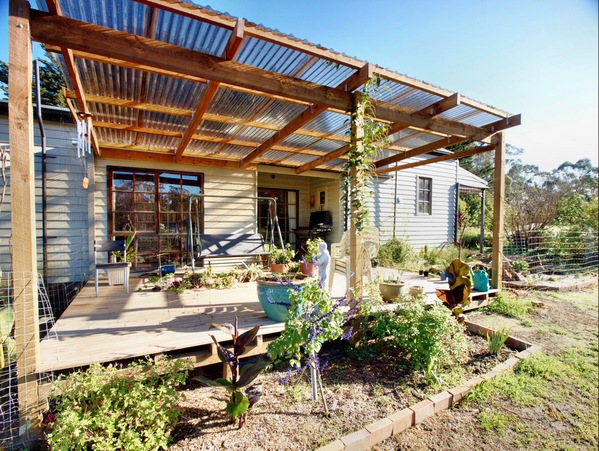 https://lemis.nyc3.digitaloceanspaces.com/grog/Photos/20090627/small/verandah.jpeg