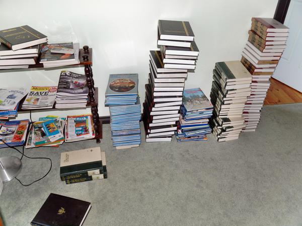 https://lemis.nyc3.digitaloceanspaces.com/grog/Photos/20090703/small/encyclopaedias-1.jpeg