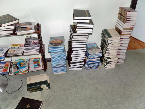https://lemis.nyc3.digitaloceanspaces.com/grog/Photos/20090703/small/encyclopaedias-3.jpeg