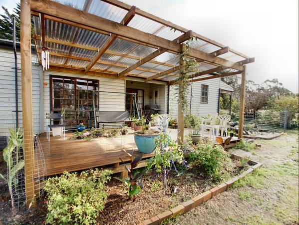 https://lemis.nyc3.digitaloceanspaces.com/grog/Photos/20090704/small/verandah.jpeg