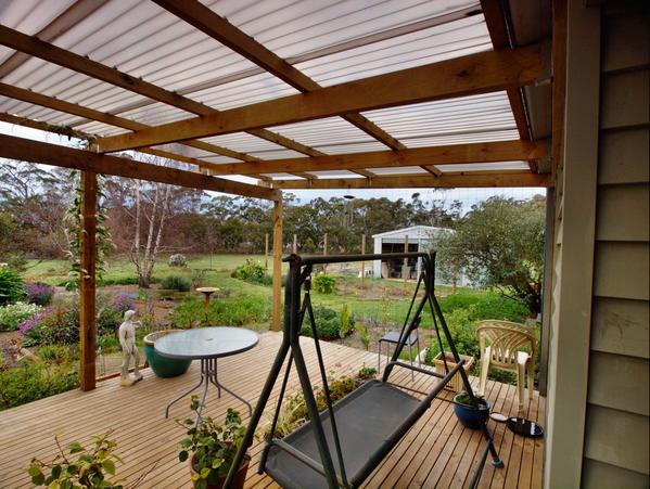 https://lemis.nyc3.digitaloceanspaces.com/grog/Photos/20090725/small/verandah-5.jpeg