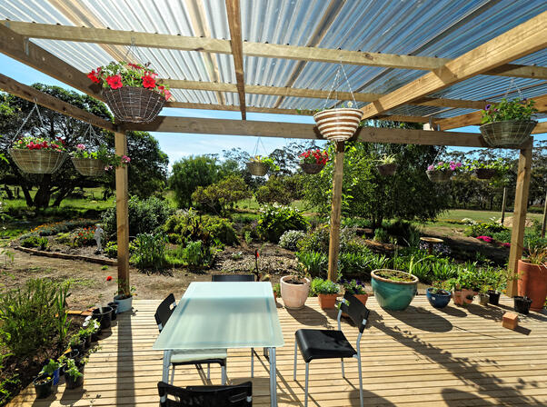 https://lemis.nyc3.digitaloceanspaces.com/grog/Photos/20091107/small/verandah-3.jpeg