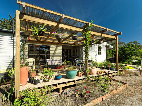 https://lemis.nyc3.digitaloceanspaces.com/grog/Photos/20091107/small/verandah.jpeg