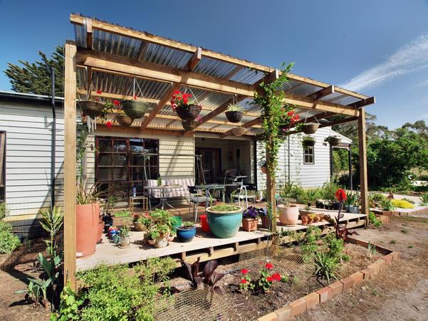 https://lemis.nyc3.digitaloceanspaces.com/grog/Photos/20091114/small/verandah.jpeg