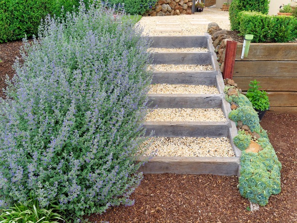 https://lemis.nyc3.digitaloceanspaces.com/grog/Photos/20091120/small/Garden-2-2.jpeg