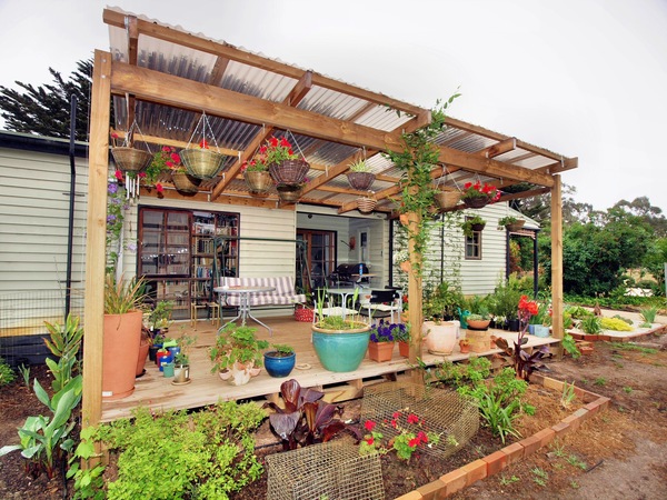 https://lemis.nyc3.digitaloceanspaces.com/grog/Photos/20091121/small/verandah-flash.jpeg