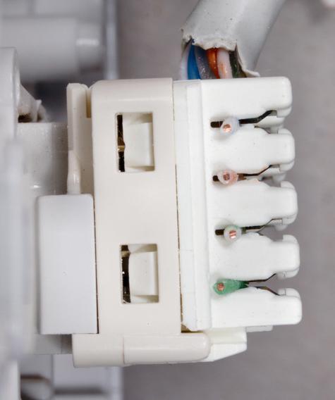 https://lemis.nyc3.digitaloceanspaces.com/grog/Photos/20100611/small/Wall-socket-2.jpeg