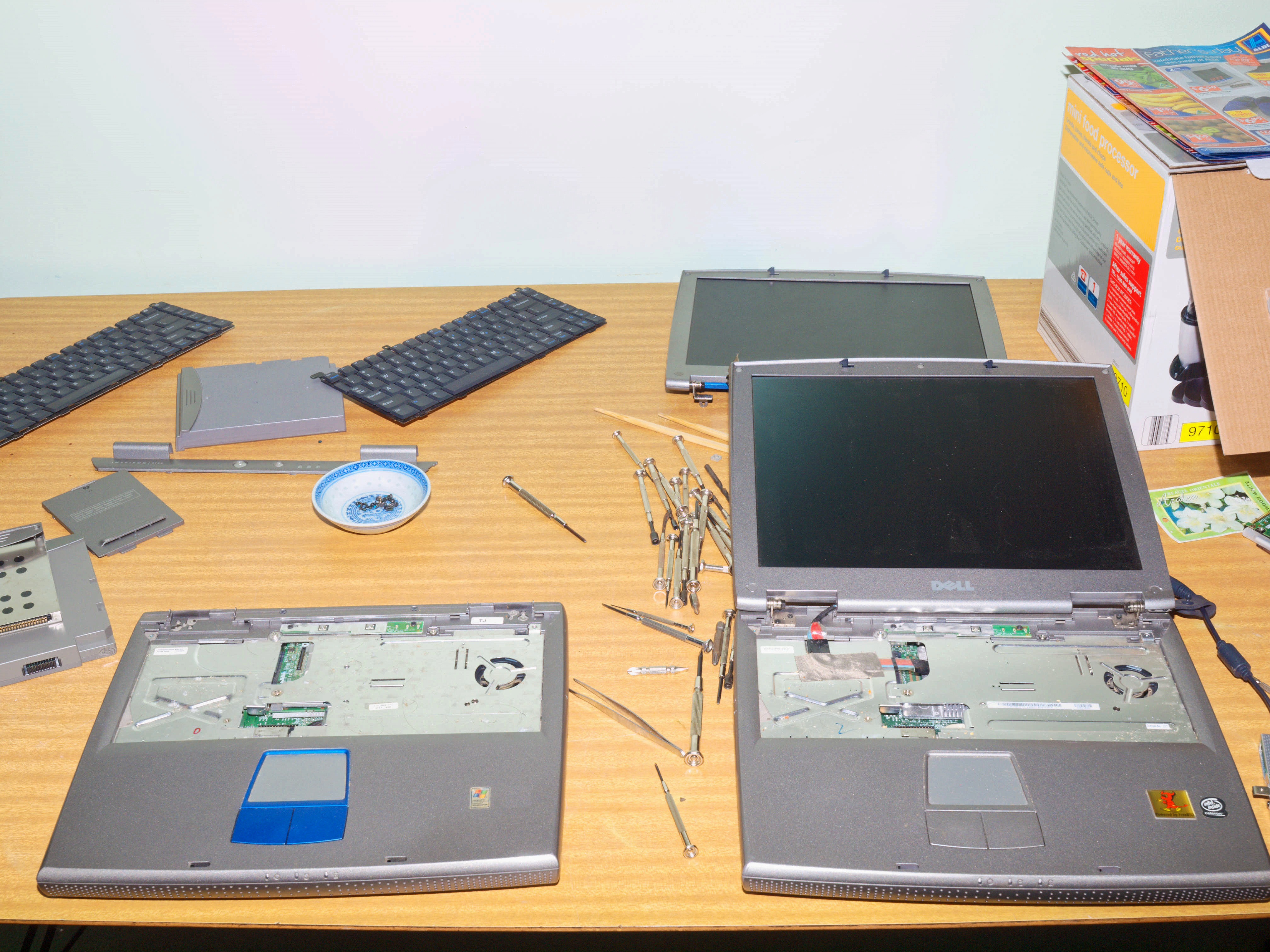 https://lemis.nyc3.digitaloceanspaces.com/grog/Photos/20100821/big/Inspiron-6-orig.jpeg