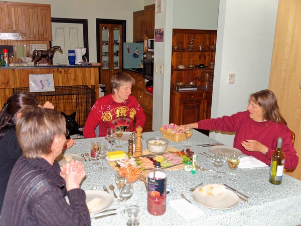 https://lemis.nyc3.digitaloceanspaces.com/grog/Photos/20101227/small/Chris-Yvonne.jpeg