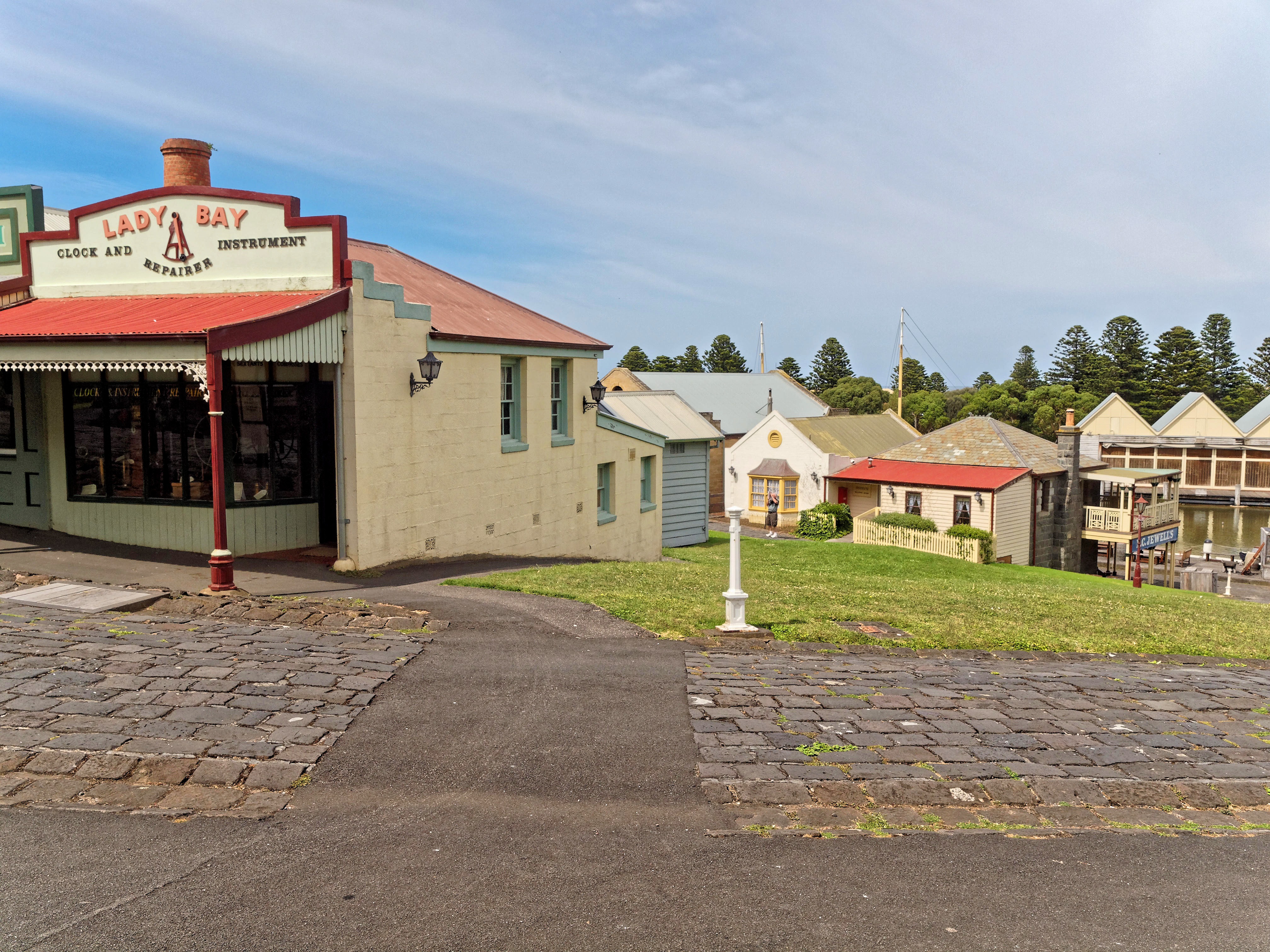 https://lemis.nyc3.digitaloceanspaces.com/grog/Photos/20110209/big/Flagstaff-Hill-4-3.jpeg