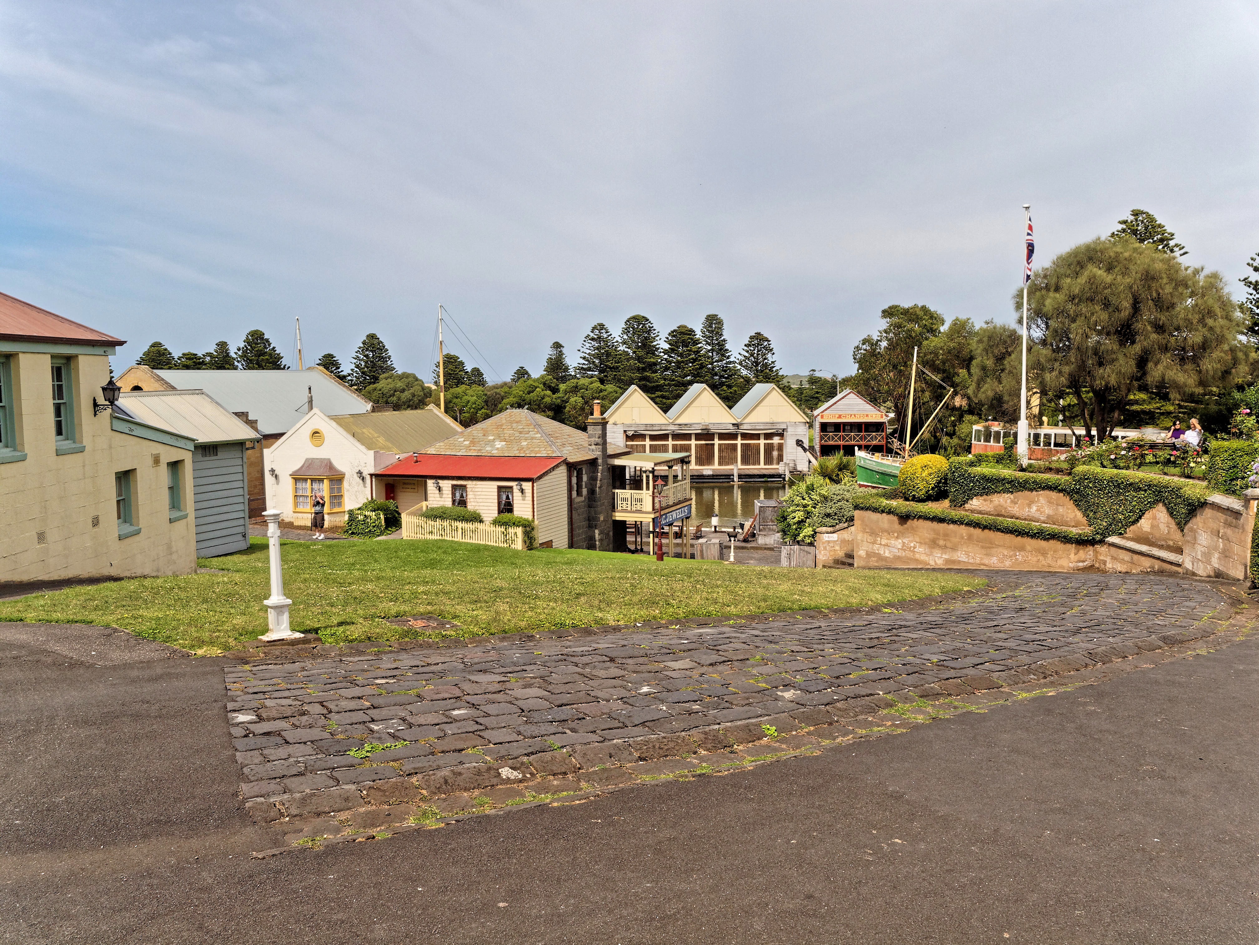 https://lemis.nyc3.digitaloceanspaces.com/grog/Photos/20110209/big/Flagstaff-Hill-4-4.jpeg