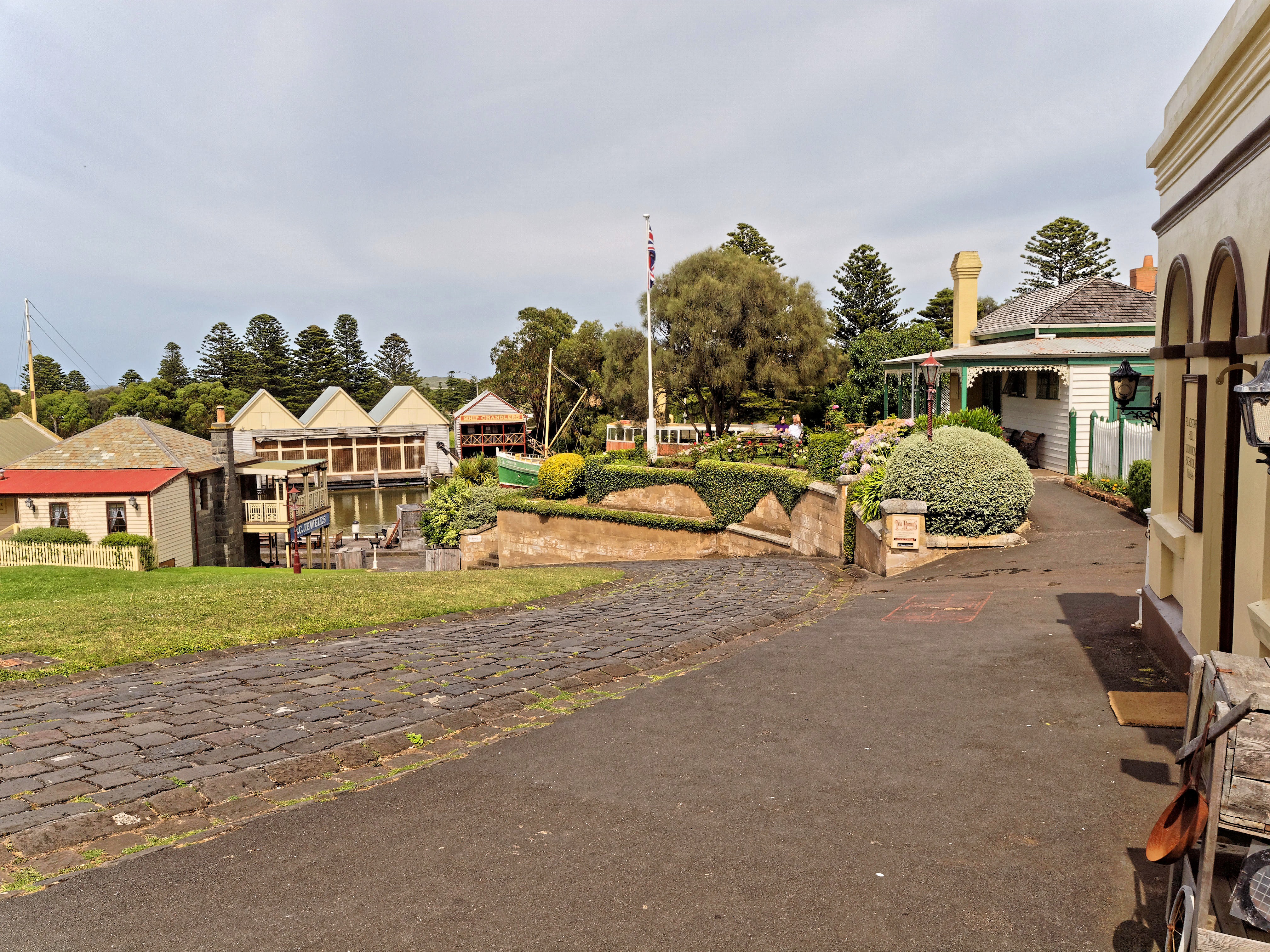 https://lemis.nyc3.digitaloceanspaces.com/grog/Photos/20110209/big/Flagstaff-Hill-4-5.jpeg