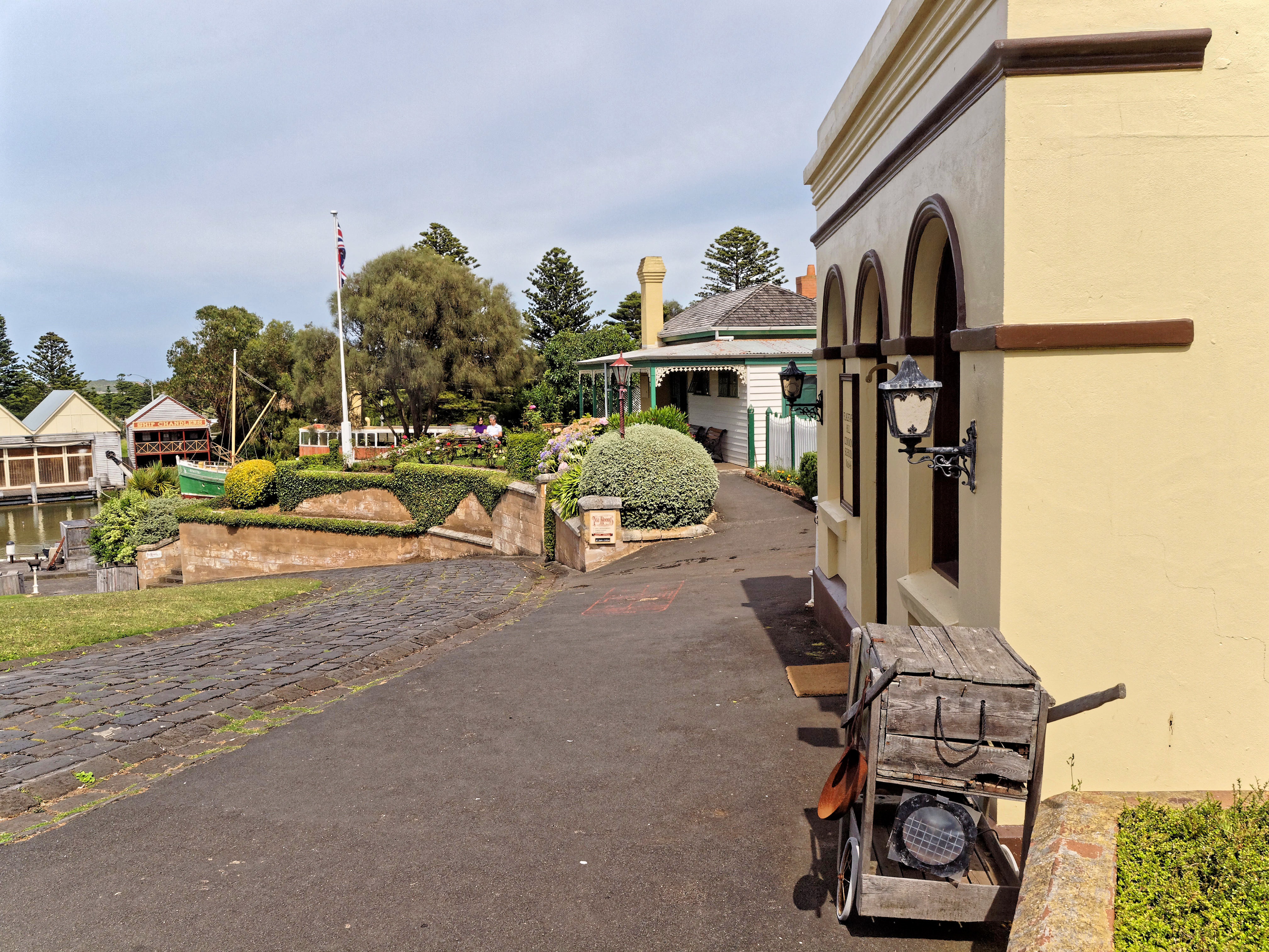 https://lemis.nyc3.digitaloceanspaces.com/grog/Photos/20110209/big/Flagstaff-Hill-4-6.jpeg