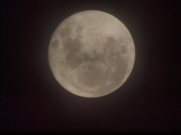 https://lemis.nyc3.digitaloceanspaces.com/grog/Photos/20110320/small/Moon-1-orig.jpeg
