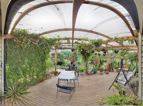 https://lemis.nyc3.digitaloceanspaces.com/grog/Photos/20110410/small/verandah-panorama.jpeg