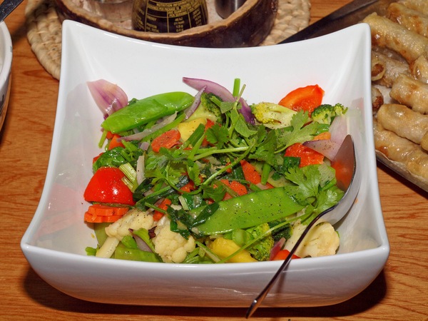 https://lemis.nyc3.digitaloceanspaces.com/grog/Photos/20110716/small/Dinner-10.jpeg