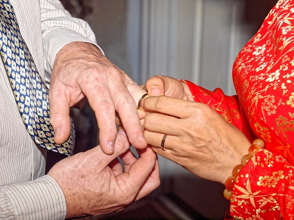https://lemis.nyc3.digitaloceanspaces.com/grog/Photos/20110717/small/Wedding-19.jpeg