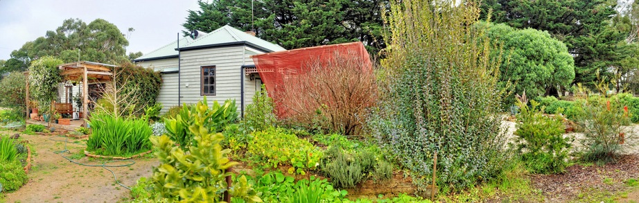 https://lemis.nyc3.digitaloceanspaces.com/grog/Photos/20110720/small/House-ne.jpeg