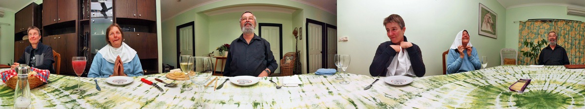 https://lemis.nyc3.digitaloceanspaces.com/grog/Photos/20110730/small/Dinner.jpeg