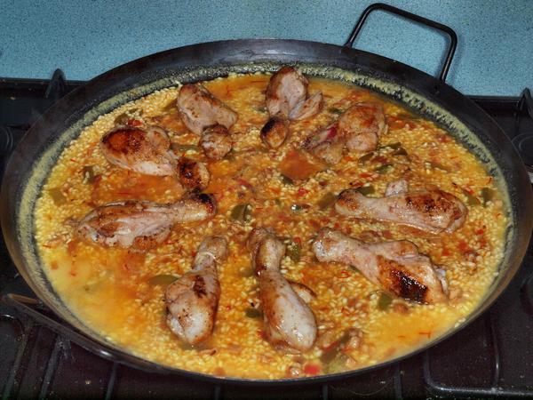 https://lemis.nyc3.digitaloceanspaces.com/grog/Photos/20111204/small/Paella-3.jpeg