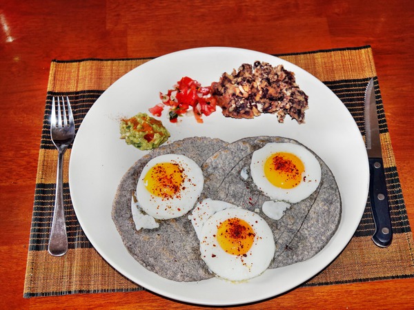 https://lemis.nyc3.digitaloceanspaces.com/grog/Photos/20120211/small/Huevos-rancheros.jpeg