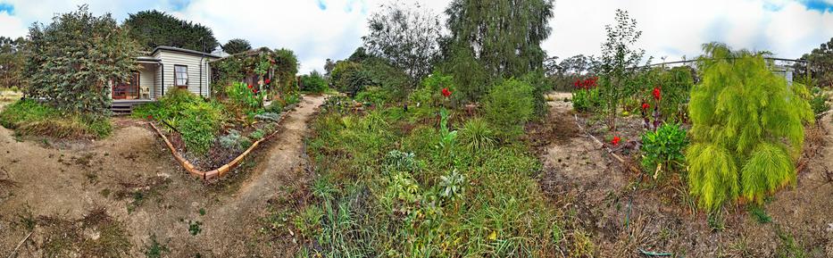 https://lemis.nyc3.digitaloceanspaces.com/grog/Photos/20120218/small/garden-path-se.jpeg