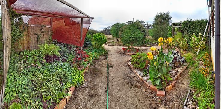 https://lemis.nyc3.digitaloceanspaces.com/grog/Photos/20120218/small/garden-se.jpeg