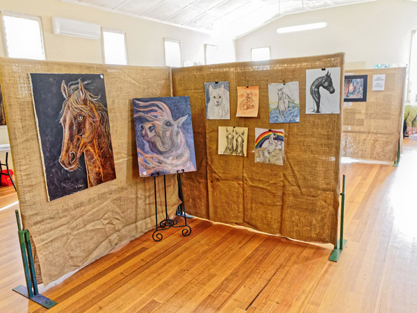 https://lemis.nyc3.digitaloceanspaces.com/grog/Photos/20150321/small/Arts-trail-4.jpeg