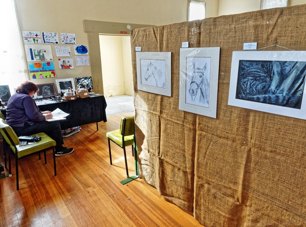 https://lemis.nyc3.digitaloceanspaces.com/grog/Photos/20150321/small/Arts-trail-8.jpeg