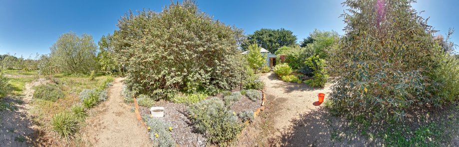 https://lemis.nyc3.digitaloceanspaces.com/grog/Photos/20150321/small/garden-path-ne.jpeg