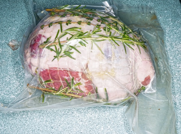 https://lemis.nyc3.digitaloceanspaces.com/grog/Photos/20150403/small/Gigot-sous-vide-2.jpeg