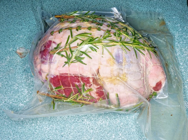 https://lemis.nyc3.digitaloceanspaces.com/grog/Photos/20150403/small/Gigot-sous-vide-4.jpeg