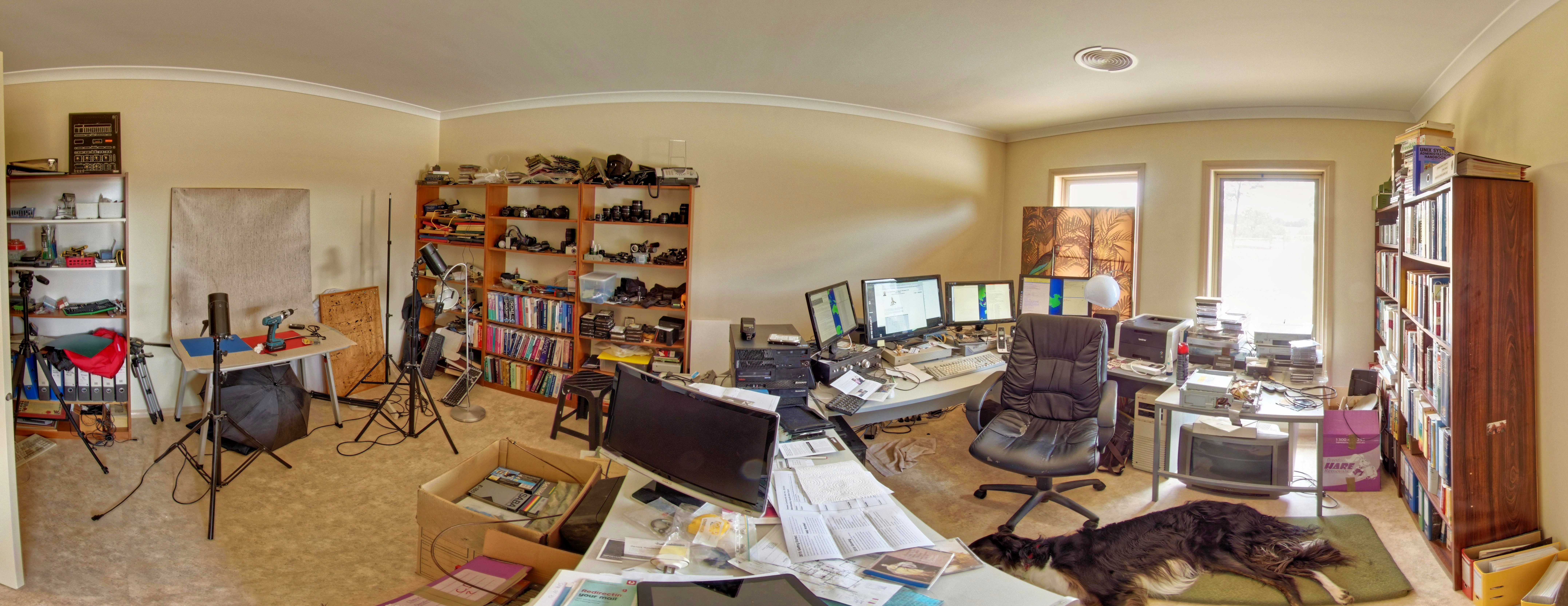 https://lemis.nyc3.digitaloceanspaces.com/grog/Photos/20151221/big/Gregs-office-equirectangular.jpeg