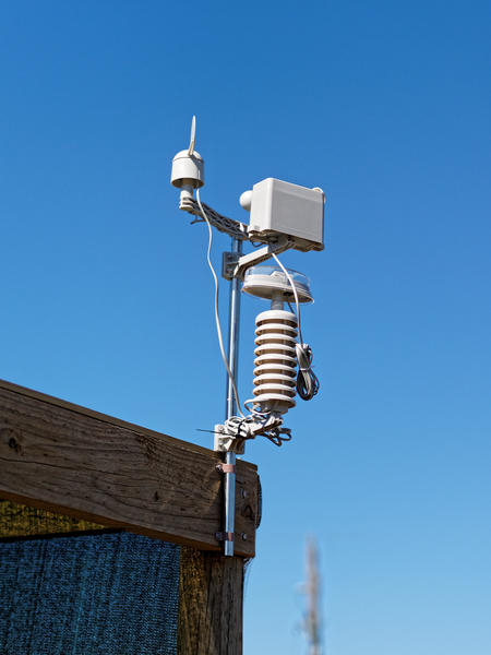 https://lemis.nyc3.digitaloceanspaces.com/grog/Photos/20170208/small/Weather-station-3.jpeg