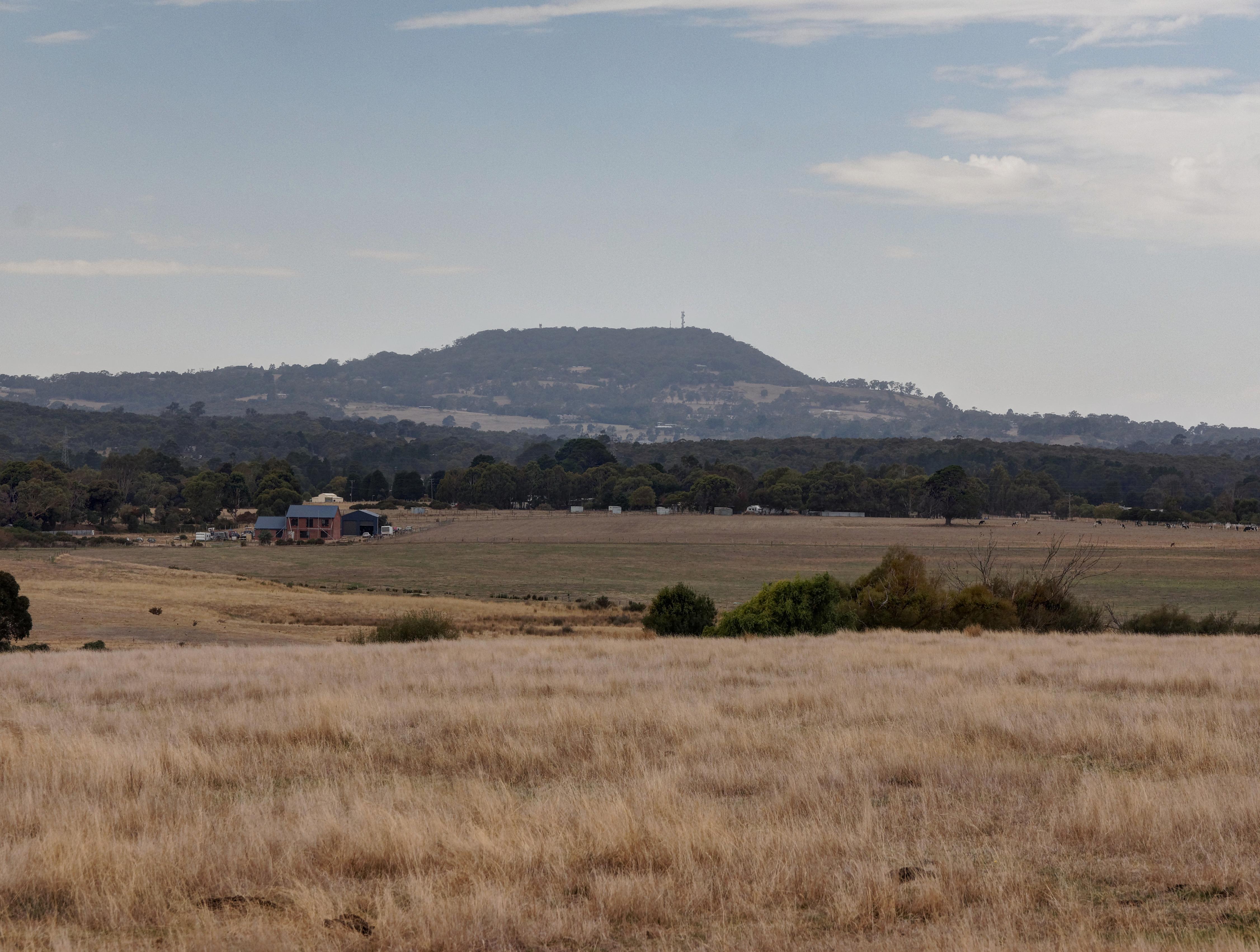 https://lemis.nyc3.digitaloceanspaces.com/grog/Photos/20180411/big/Mount-Buninyong-0.jpeg