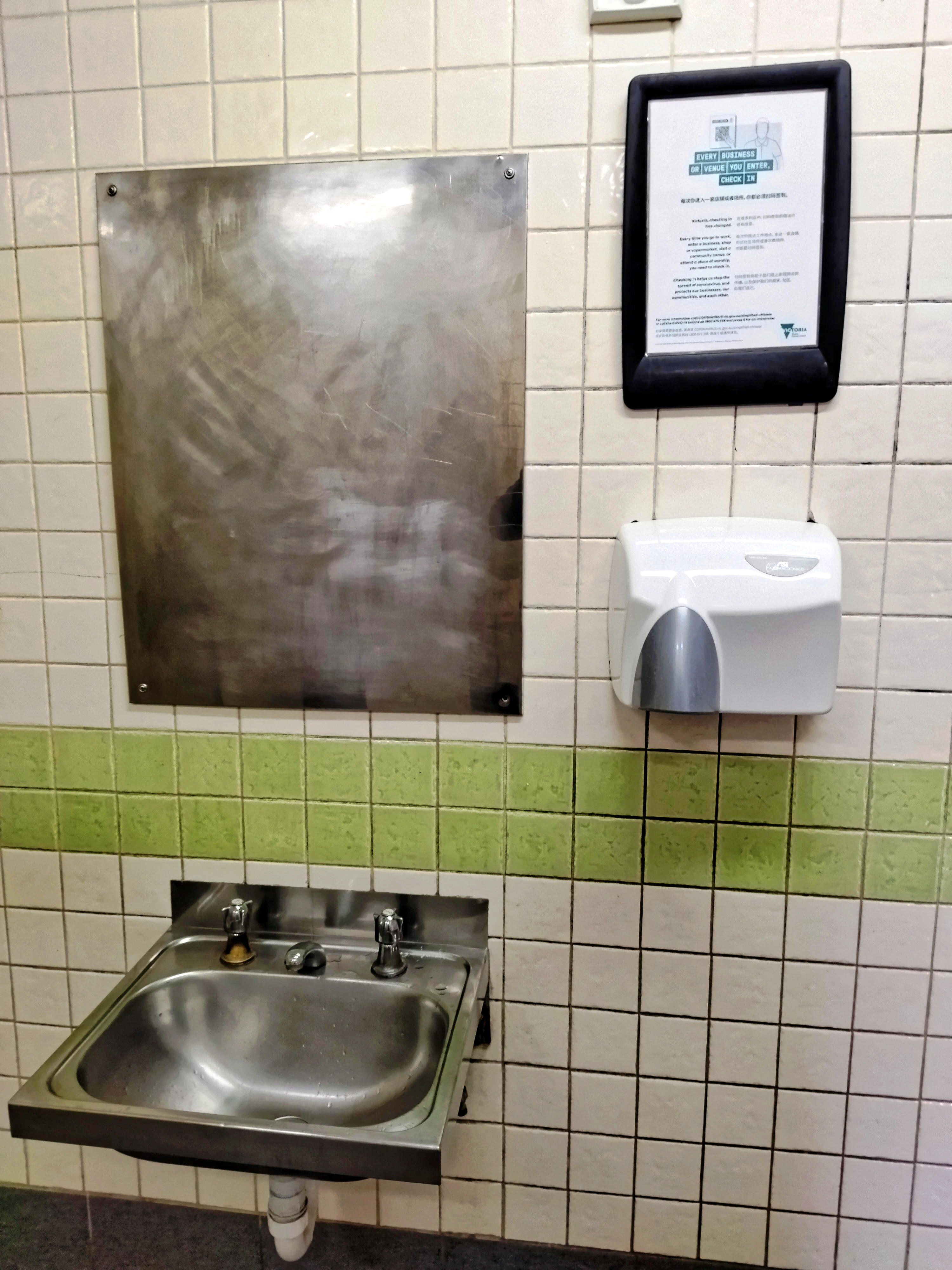 https://lemis.nyc3.digitaloceanspaces.com/grog/Photos/20210726/big/Toilet-checkin-1.jpeg