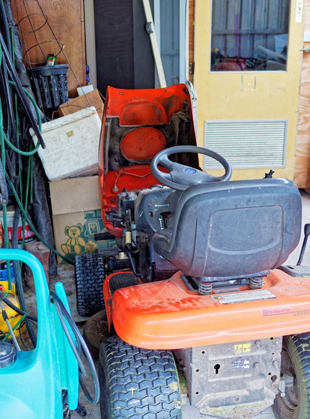 https://lemis.nyc3.digitaloceanspaces.com/grog/Photos/20231012/small/Lawn-mower-4.jpeg