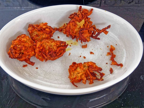 https://lemis.nyc3.digitaloceanspaces.com/grog/Photos/20231209/small/Onion-bhaji-2.jpeg